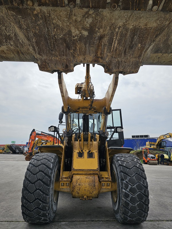 Wheel loader CATERPILLAR 966K: picture 15