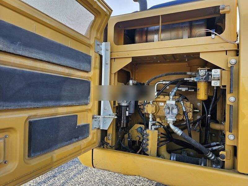 Crawler excavator Caterpillar 323EL: picture 15