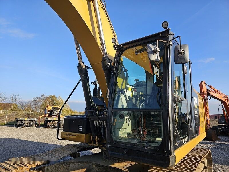 Crawler excavator Caterpillar 323EL: picture 8