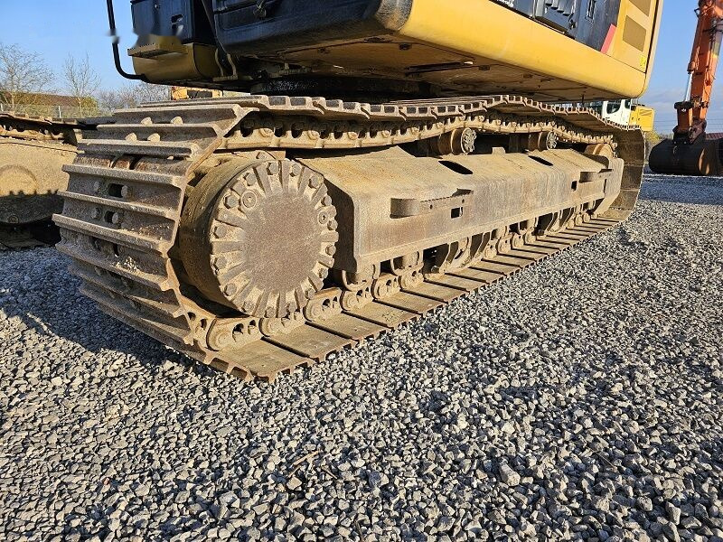 Crawler excavator Caterpillar 323EL: picture 19