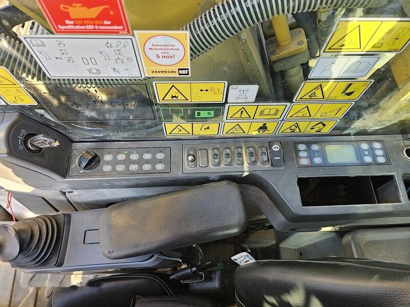 Crawler excavator Caterpillar 323EL: picture 11