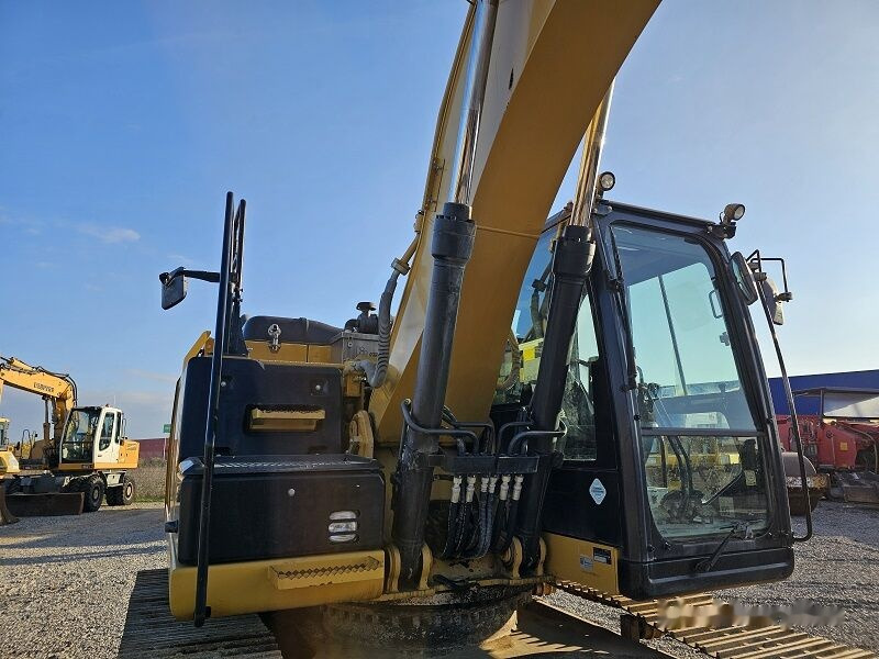 Crawler excavator Caterpillar 323EL: picture 7