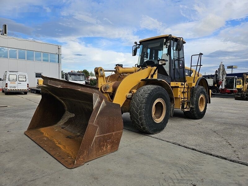 Wheel loader Caterpillar 962H: picture 6