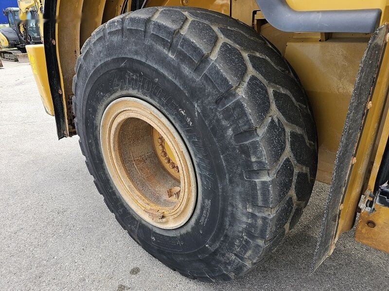 Wheel loader Caterpillar 962H: picture 18