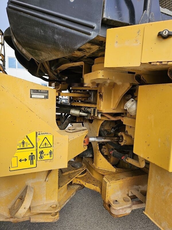 Wheel loader Caterpillar 962H: picture 12
