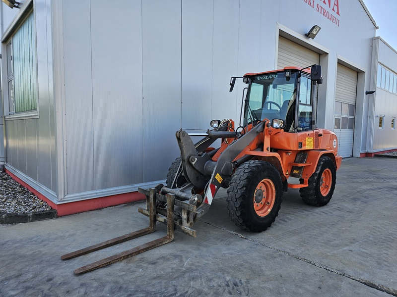 VOLVO L30G - Wheel loader: picture 1 VOLVO L30G - Wheel loader: picture 1