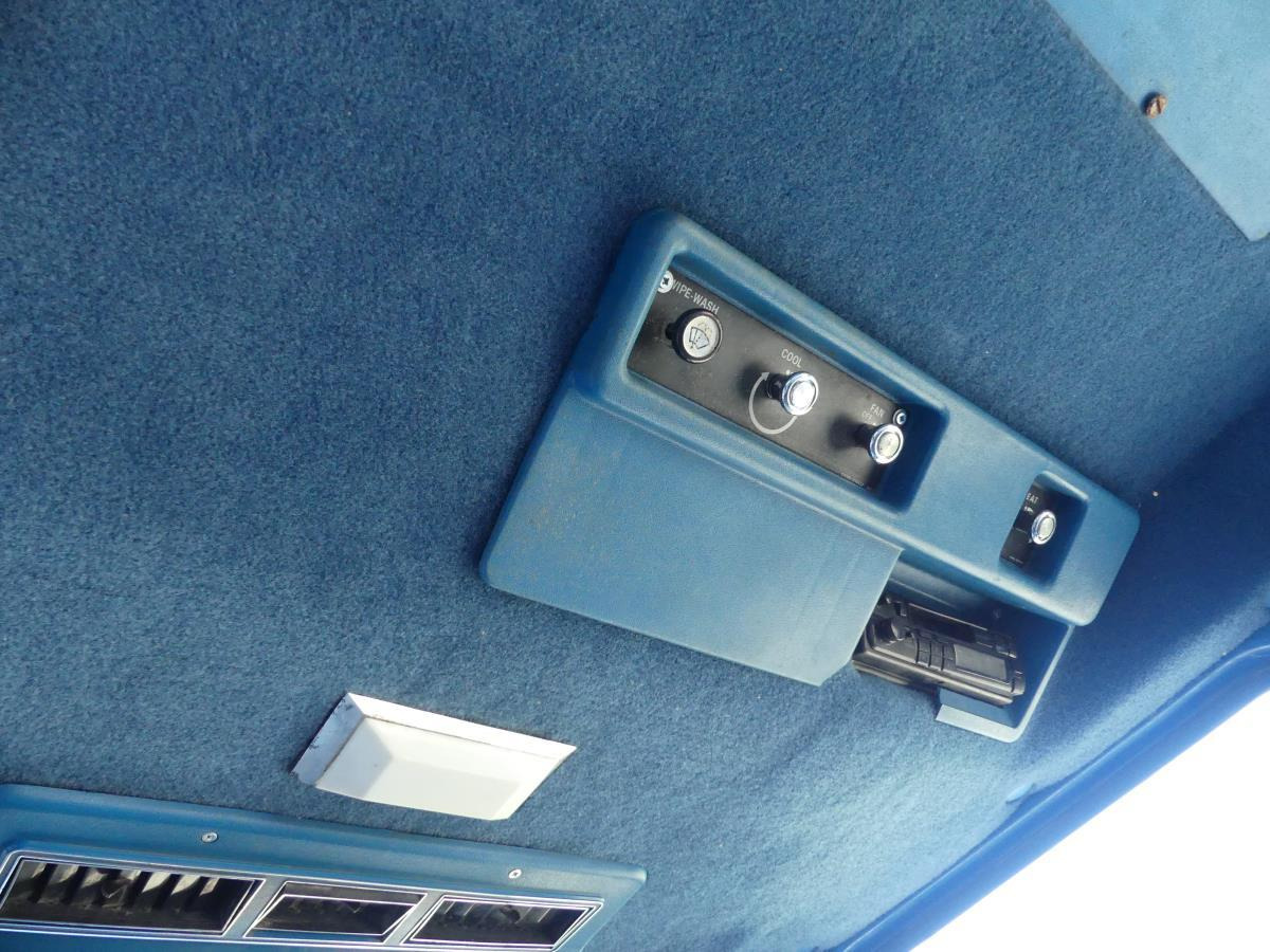 Farm tractor Ford 8210: picture 45 Farm tractor Ford 8210: picture 45