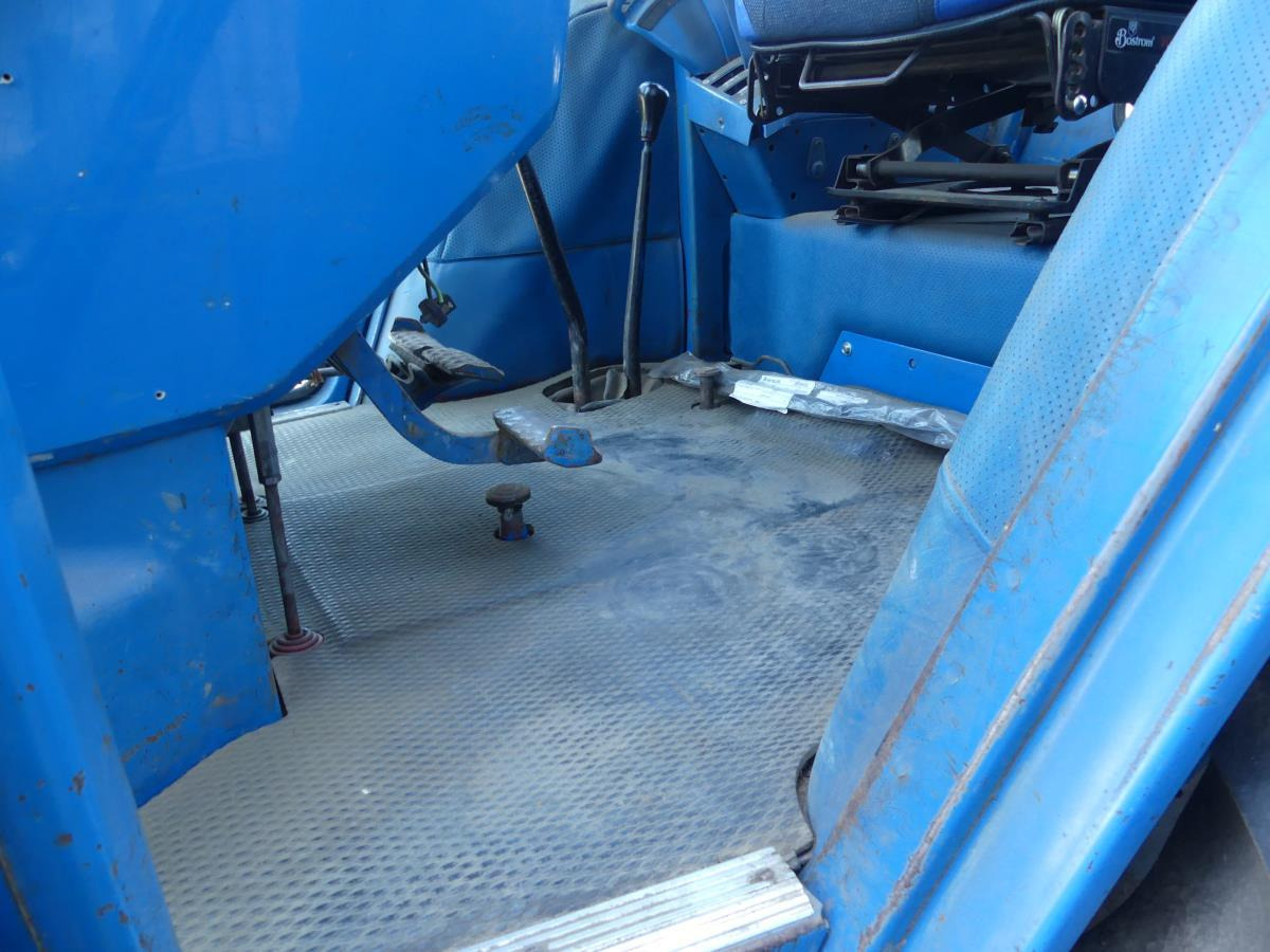 Farm tractor Ford 8210: picture 40 Farm tractor Ford 8210: picture 40