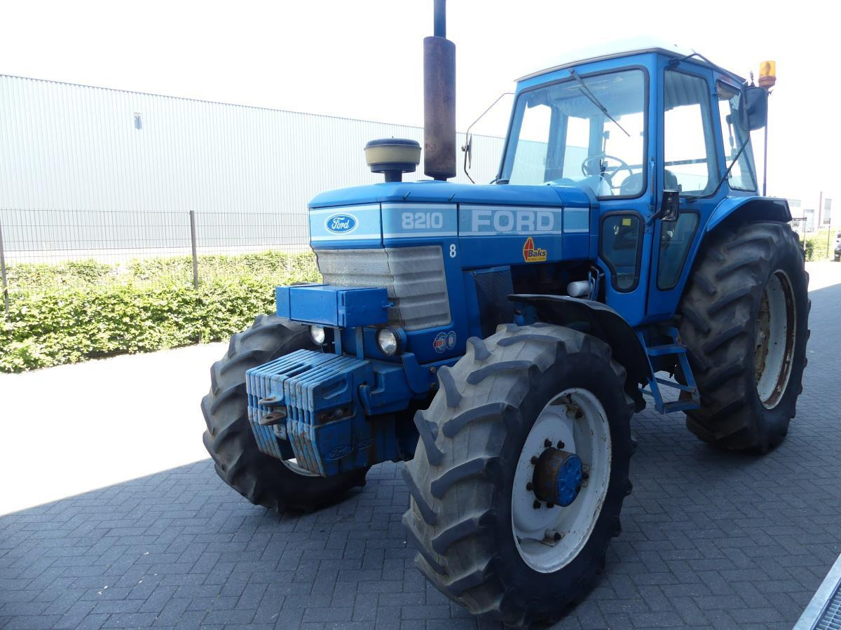 Farm tractor Ford 8210: picture 29 Farm tractor Ford 8210: picture 29