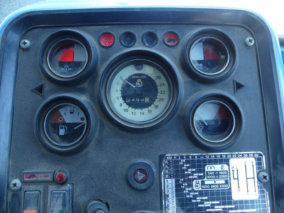 Farm tractor Ford 8210: picture 47 Farm tractor Ford 8210: picture 47