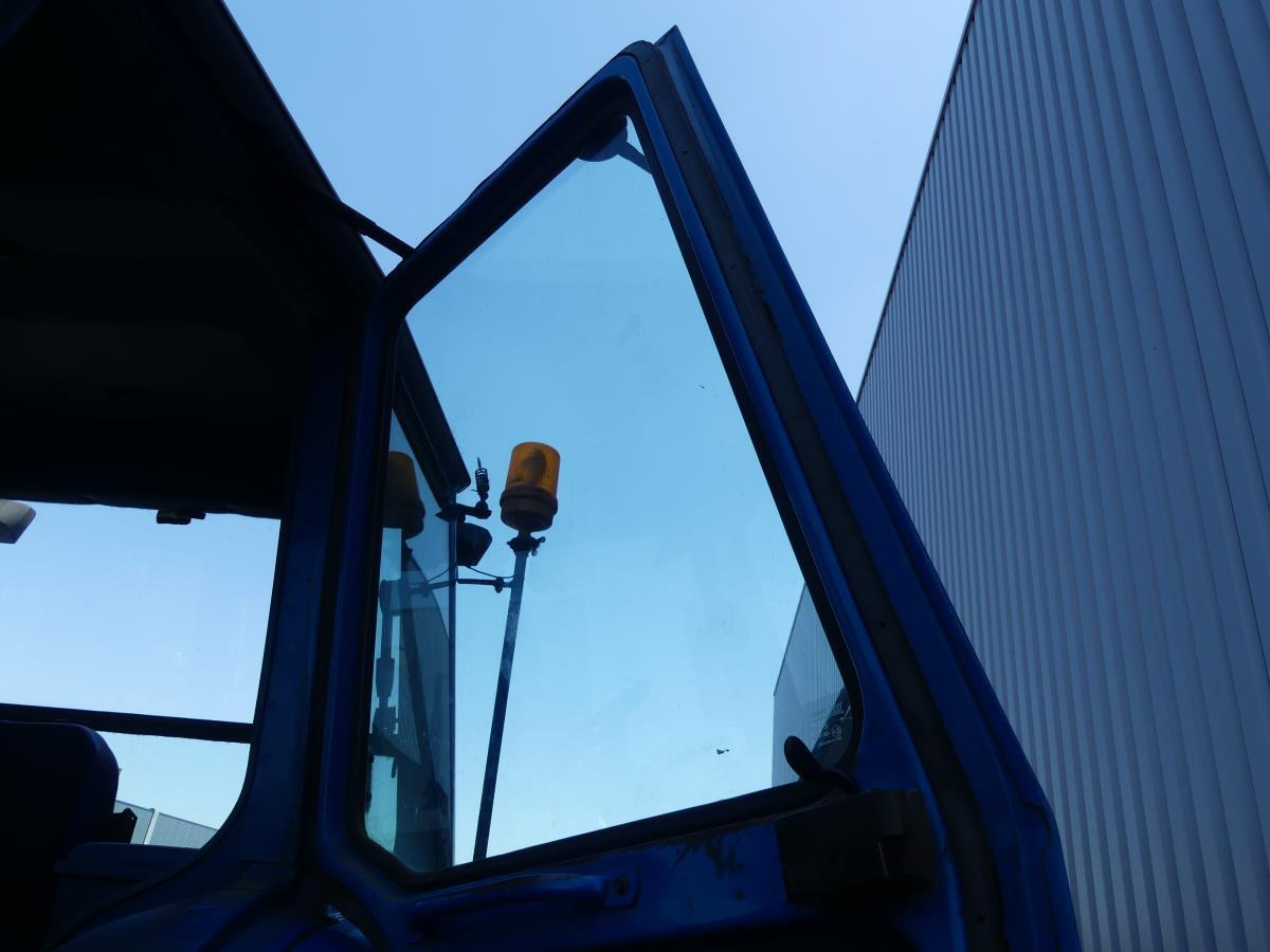 Farm tractor Ford 8210: picture 38 Farm tractor Ford 8210: picture 38