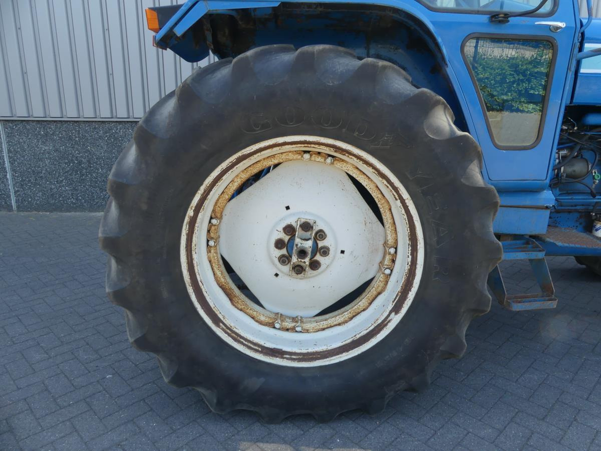 Farm tractor Ford 8210: picture 16 Farm tractor Ford 8210: picture 16