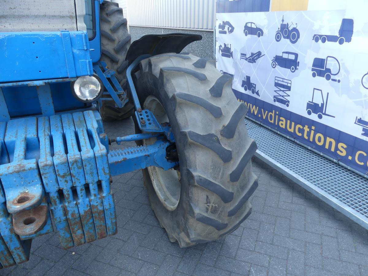 Farm tractor Ford 8210: picture 25 Farm tractor Ford 8210: picture 25