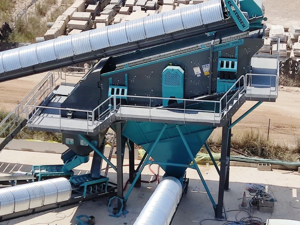Constmach Systèmes De Cribles Vibrants 70-95 Tph 2-3-4 Étages 1200x4000 Mm - Screener: picture 3 Constmach Systèmes De Cribles Vibrants 70-95 Tph 2-3-4 Étages 1200x4000 Mm - Screener: picture 3