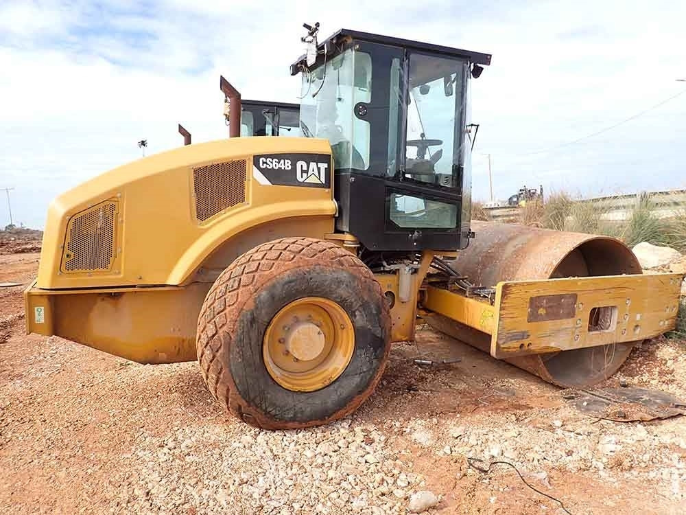 CAT CS64B - Vibratory plate: picture 3 CAT CS64B - Vibratory plate: picture 3