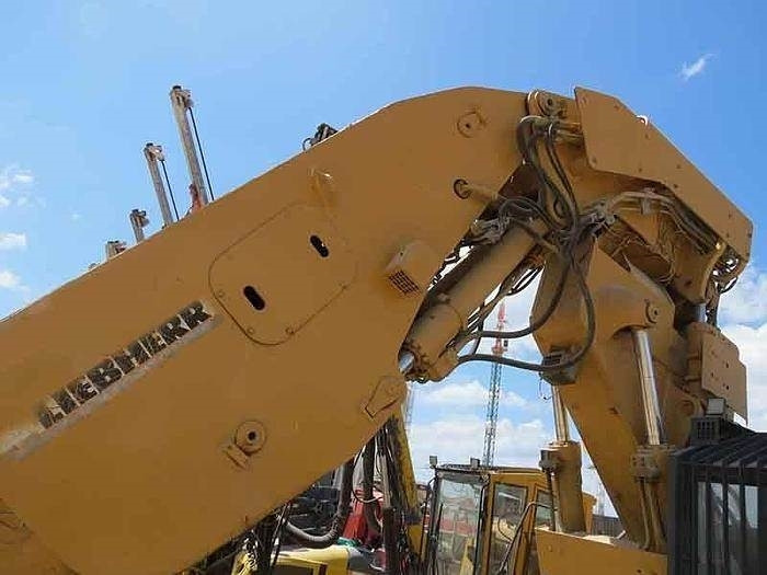 Crawler excavator Liebherr 944C: picture 11