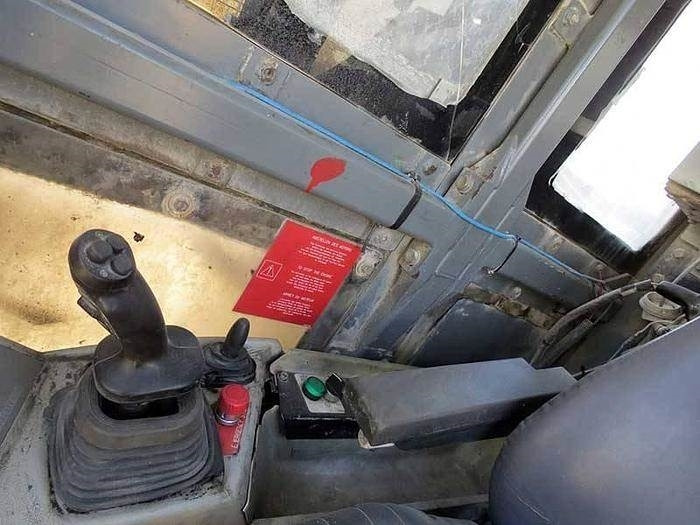 Crawler excavator Liebherr 944C: picture 14