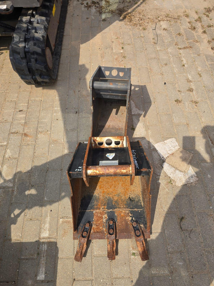 Mini excavator VOLVO EC 18 E: picture 8