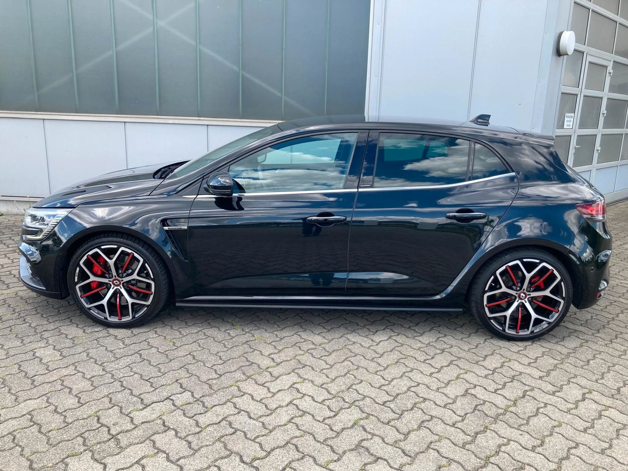 Renault Megane IV Lim. 5-trg. R.S. Trophy TCe 300 - Car: picture 2 Renault Megane IV Lim. 5-trg. R.S. Trophy TCe 300 - Car: picture 2