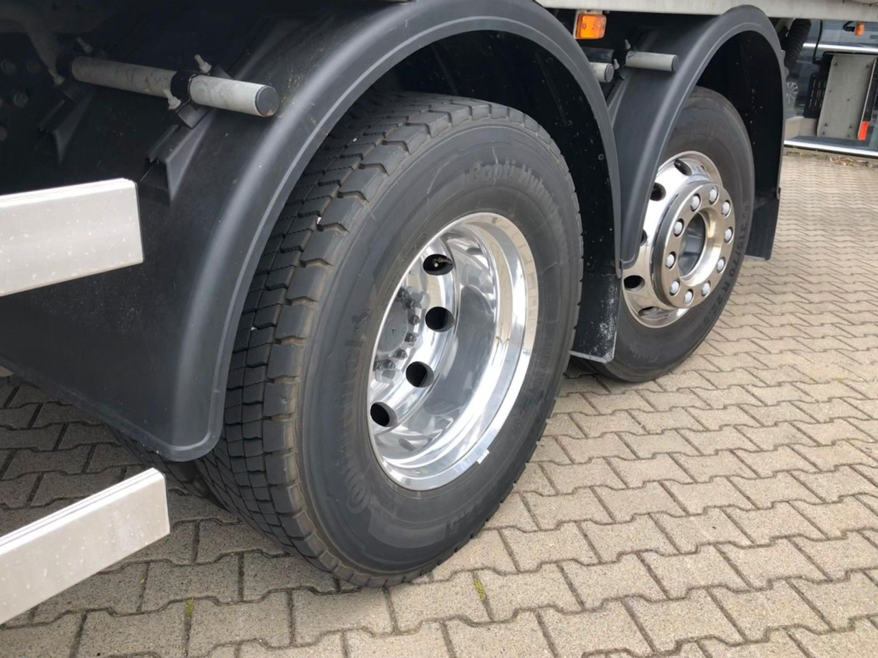 Volvo FE 350 6x2 Lenkachse*ALU*LBW*EDSCHA - Curtainsider truck: picture 5 Volvo FE 350 6x2 Lenkachse*ALU*LBW*EDSCHA - Curtainsider truck: picture 5