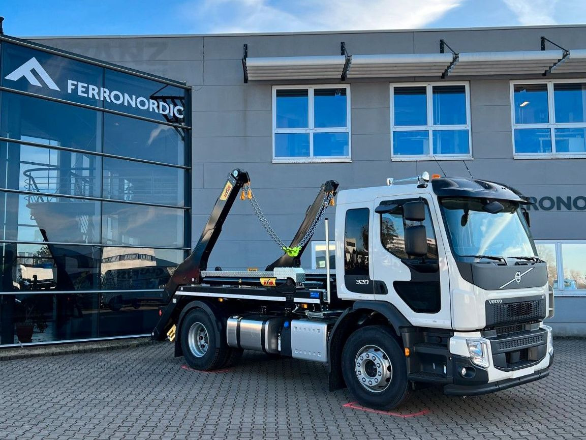 Volvo FE320 Hyva TS2012*Klima*AHK*auch Miete - Skip loader truck: picture 1 Volvo FE320 Hyva TS2012*Klima*AHK*auch Miete - Skip loader truck: picture 1