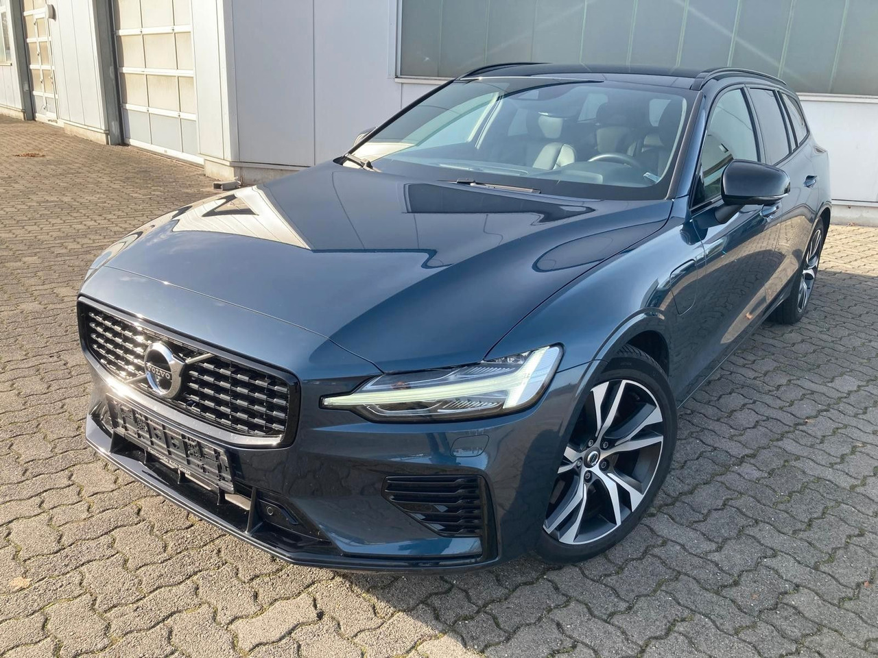 Volvo V60 T8 R Design Recharge Plug-In Hybrid AWD - Station wagon: picture 1 Volvo V60 T8 R Design Recharge Plug-In Hybrid AWD - Station wagon: picture 1