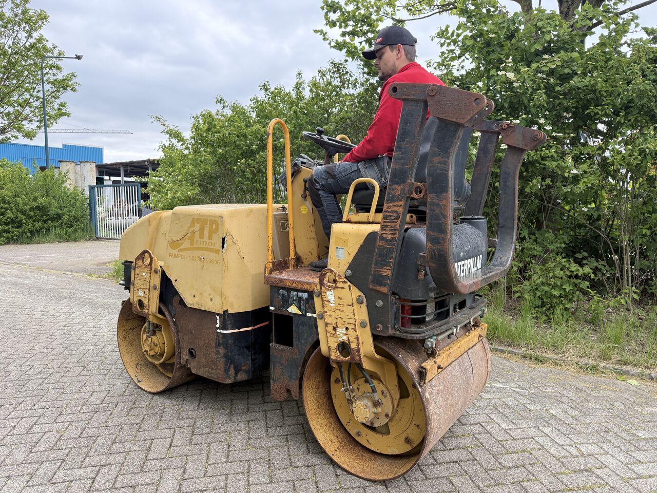 CATERPILLAR CB214D - Road roller: picture 4 CATERPILLAR CB214D - Road roller: picture 4