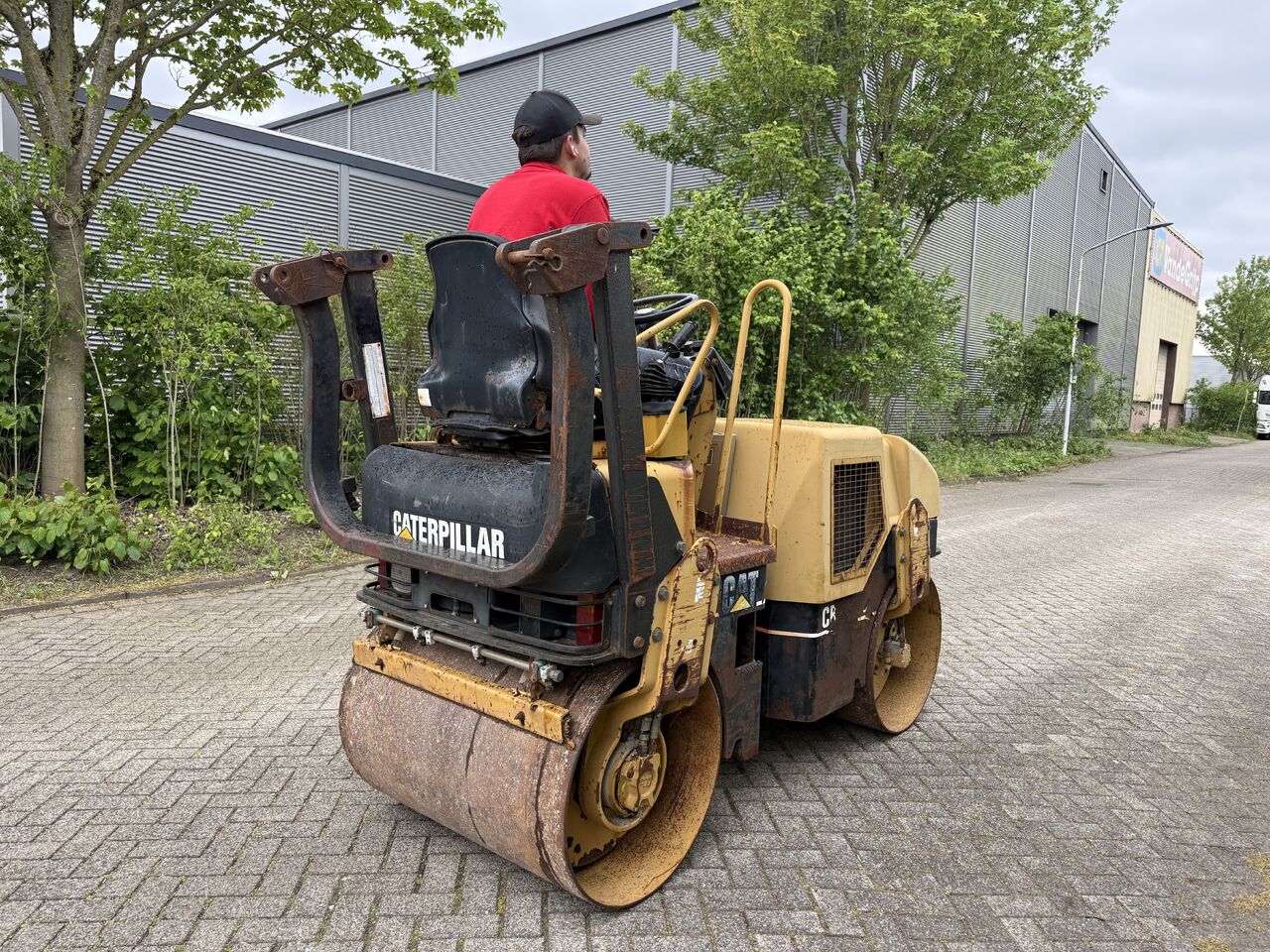 CATERPILLAR CB214D - Road roller: picture 2 CATERPILLAR CB214D - Road roller: picture 2
