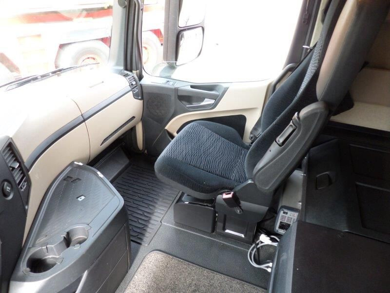 Tractor unit Mercedes-Benz Actros 3351 6x4: picture 7