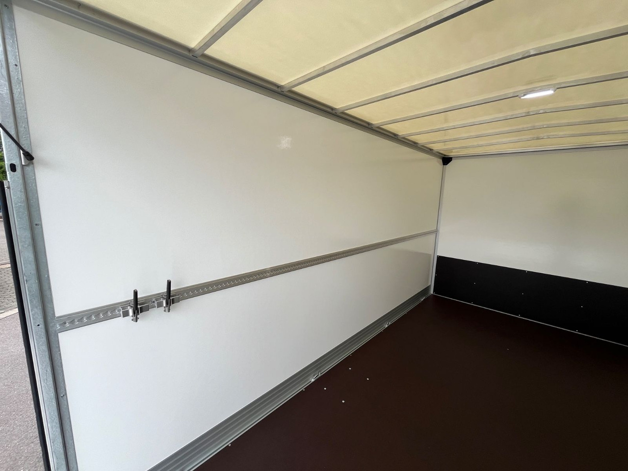 Box van Renault MASTER HUMBAUR KOFFER: picture 12