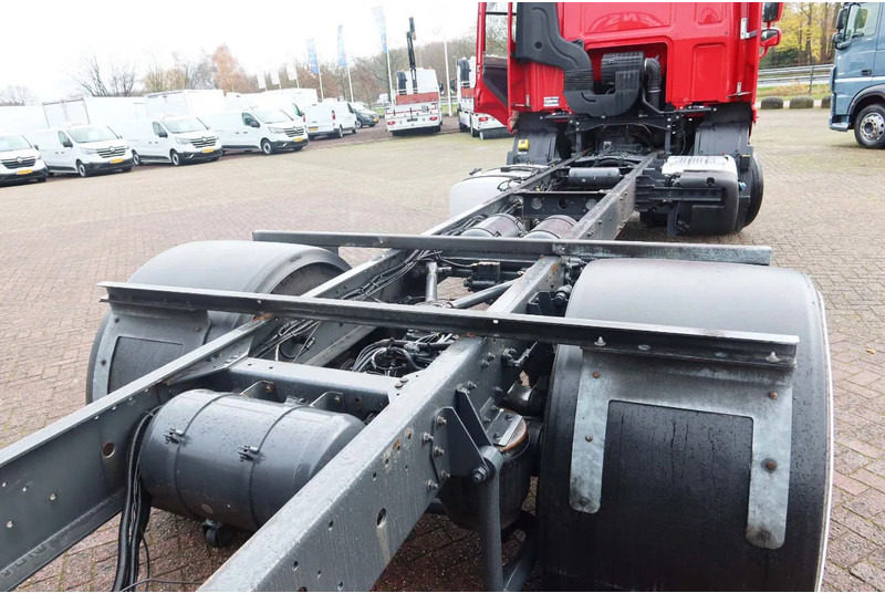 DAF CF 290 FA Chassis + 2500 KG Dhollandia laadklep - Cab chassis truck: picture 4 DAF CF 290 FA Chassis + 2500 KG Dhollandia laadklep - Cab chassis truck: picture 4