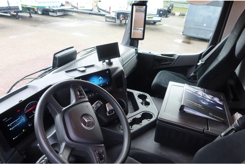 Mercedes-Benz Actros 1830 Bak + Dhollandia klep 2000 KG + rolstops. - Box truck: picture 5 Mercedes-Benz Actros 1830 Bak + Dhollandia klep 2000 KG + rolstops. - Box truck: picture 5