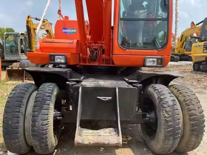 Doosan DH150W-7 - Wheel excavator: picture 4 Doosan DH150W-7 - Wheel excavator: picture 4