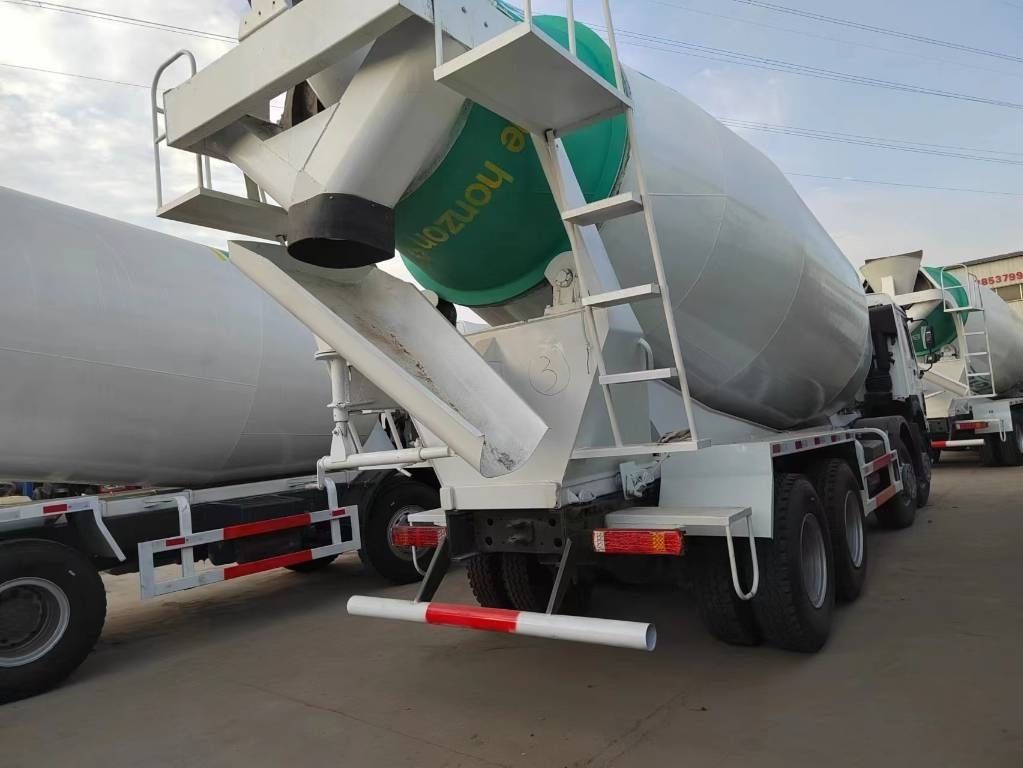 Howo 371 6X4 - Concrete mixer truck: picture 3 Howo 371 6X4 - Concrete mixer truck: picture 3