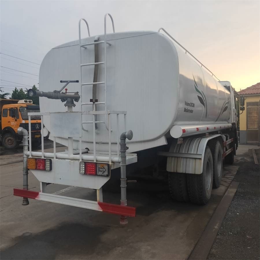 Howo 371 6x4 - Tank truck: picture 4 Howo 371 6x4 - Tank truck: picture 4