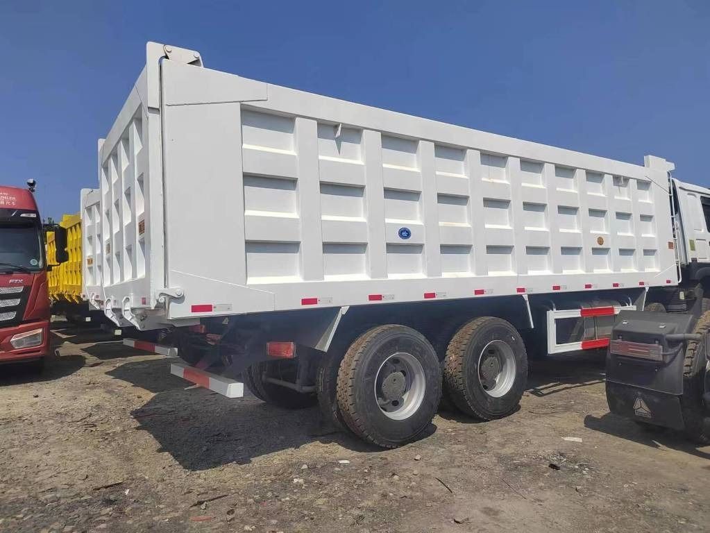Howo 371 8x4 - Tipper: picture 2 Howo 371 8x4 - Tipper: picture 2
