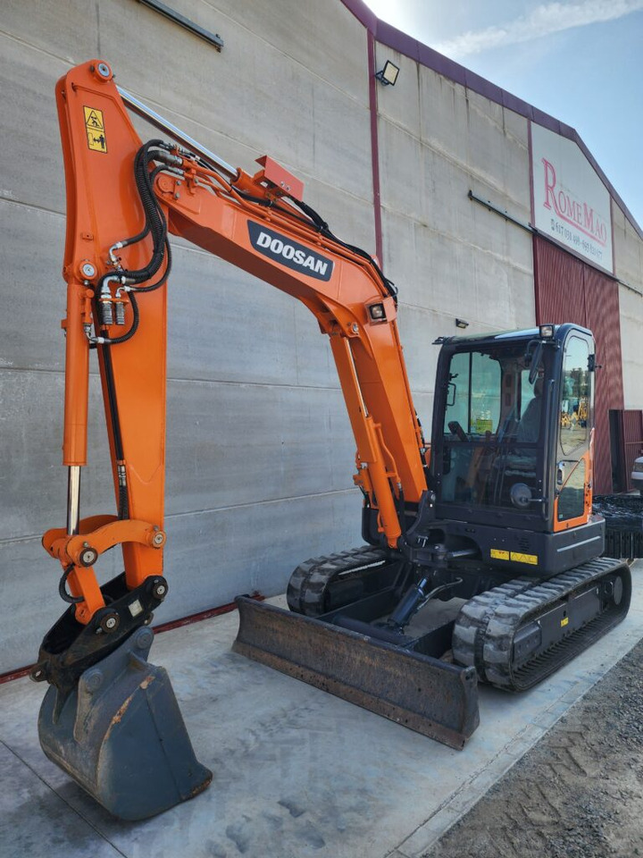 DOOSAN DX63R-3 - Mini excavator: picture 2 DOOSAN DX63R-3 - Mini excavator: picture 2