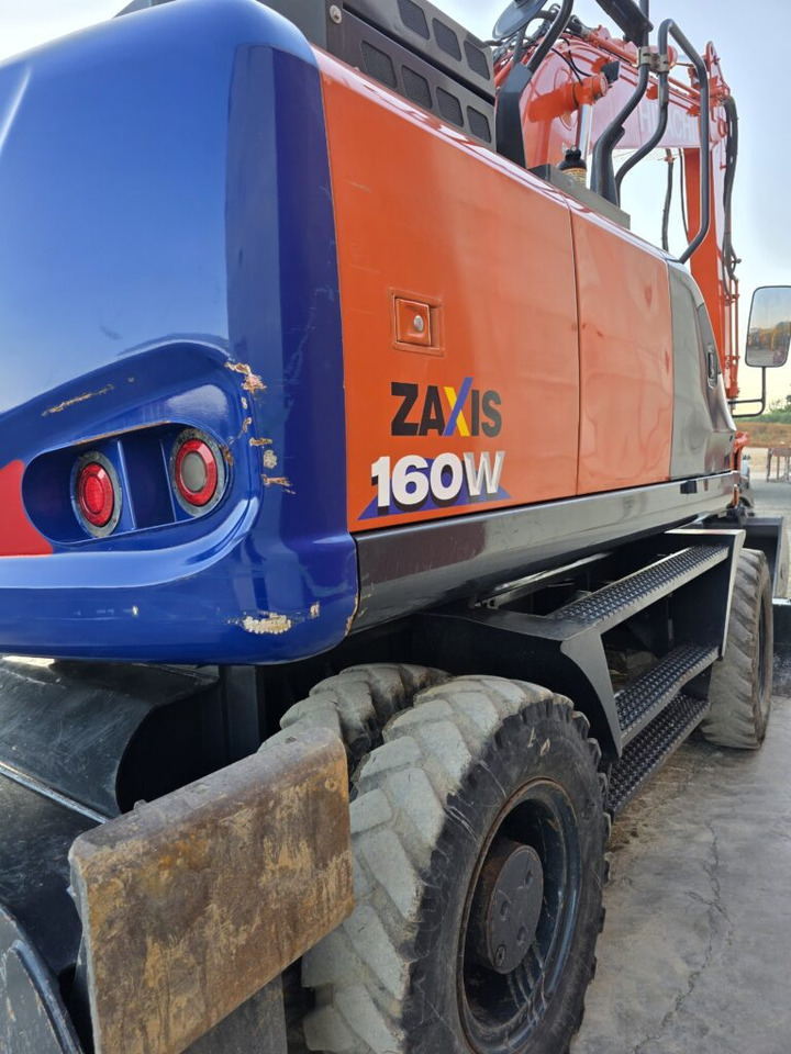 HITACHI ZX140W-6 - Wheel excavator: picture 4 HITACHI ZX140W-6 - Wheel excavator: picture 4