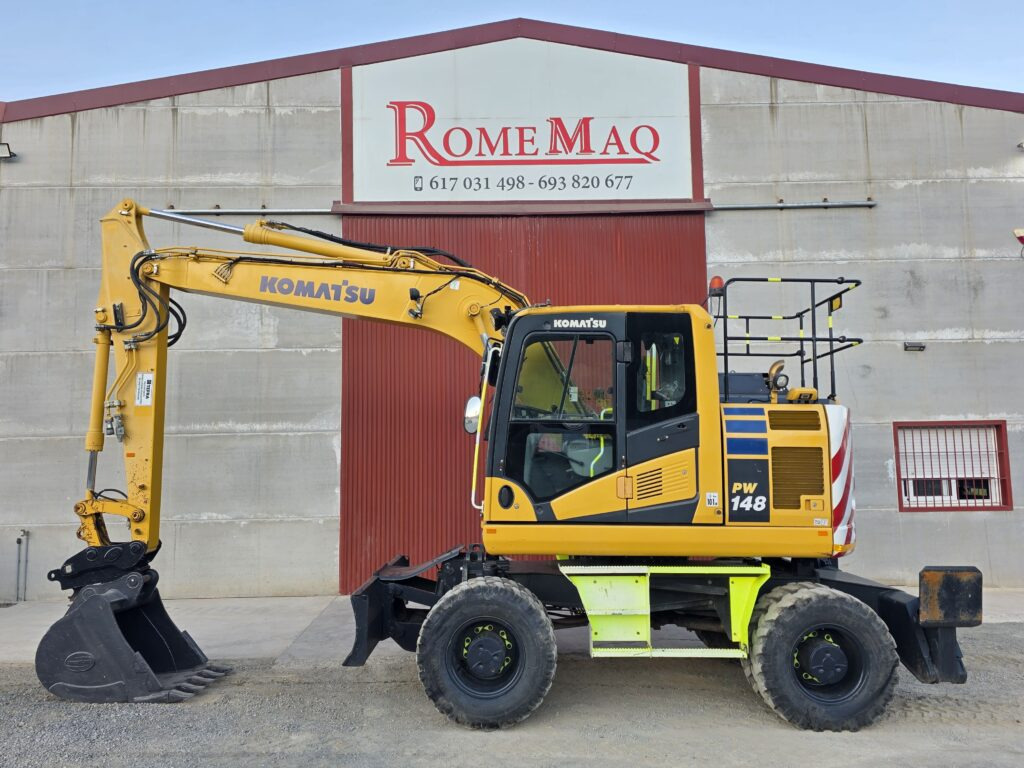 KOMATSU PW148-11 - Wheel excavator: picture 1 KOMATSU PW148-11 - Wheel excavator: picture 1