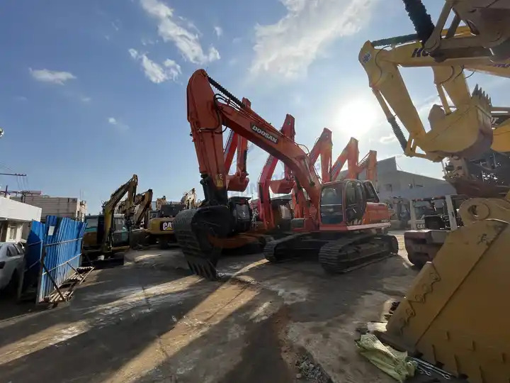 90% new and low hours used excavators Doosan DX300LC second hand excavators 30tons excavator new arrivedd in stock for sale - Excavator: picture 3 90% new and low hours used excavators Doosan DX300LC second hand excavators 30tons excavator new arrivedd in stock for sale - Excavator: picture 3