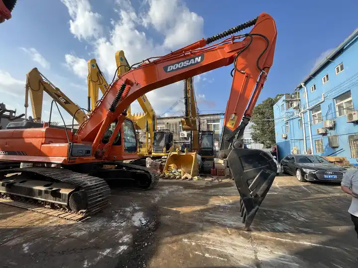 90% new and low hours used excavators Doosan DX300LC second hand excavators 30tons excavator new arrivedd in stock for sale - Excavator: picture 2 90% new and low hours used excavators Doosan DX300LC second hand excavators 30tons excavator new arrivedd in stock for sale - Excavator: picture 2