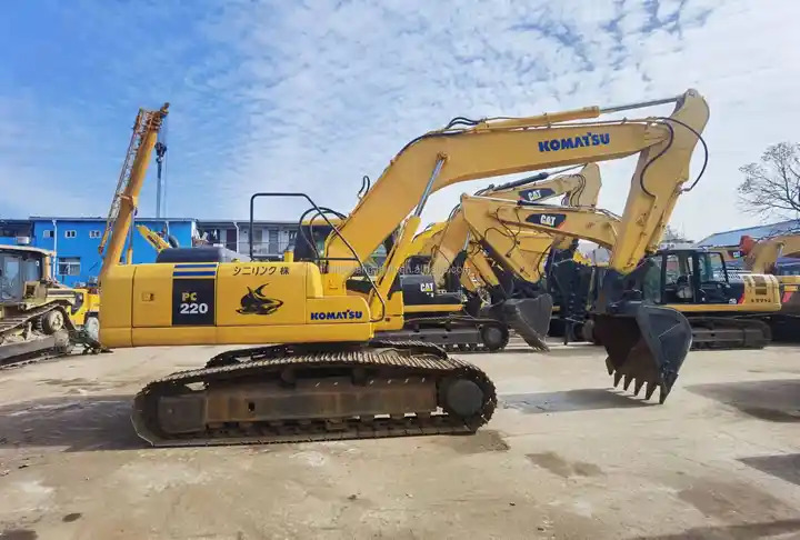Good Condition Komatsu Used PC220-7 Hydraulic Crawler Excavator Suitable For Construction/ Agriculture Digging - Crawler excavator: picture 2 Good Condition Komatsu Used PC220-7 Hydraulic Crawler Excavator Suitable For Construction/ Agriculture Digging - Crawler excavator: picture 2