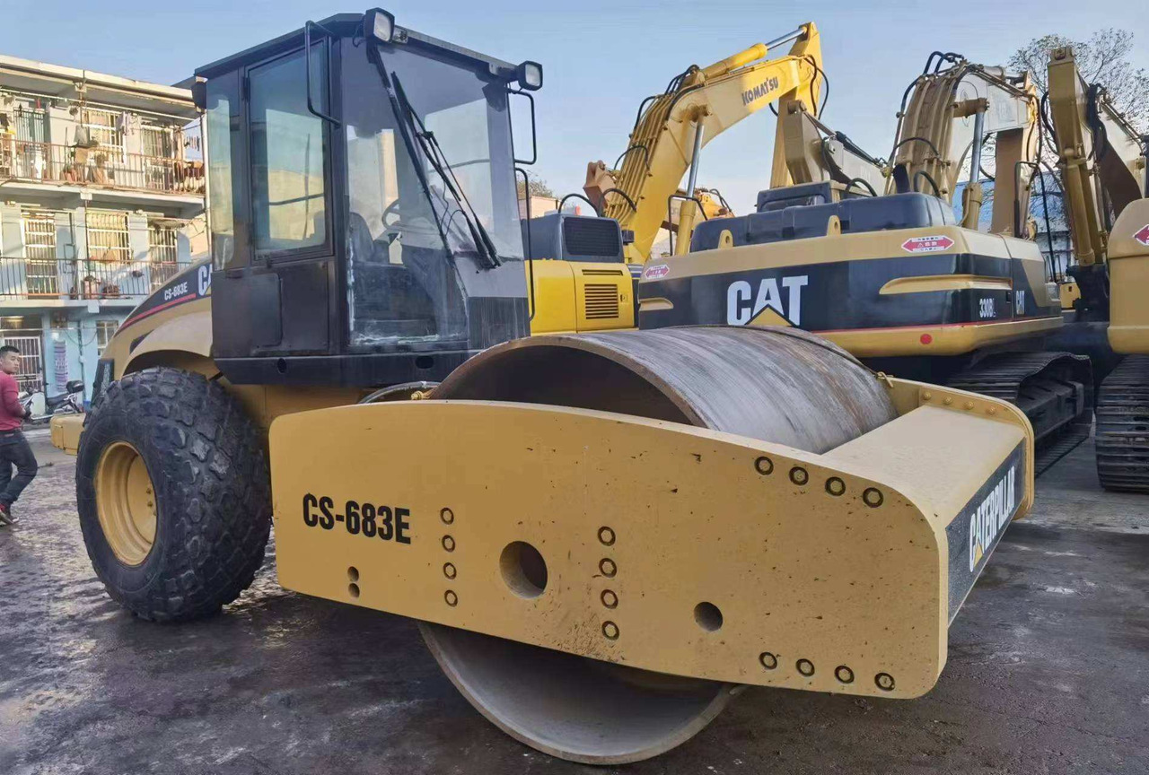 Road roller Good Quality Road Roller Caterpillar Cs683e Used Original Japan Road Roller Cat Cs683e Caterpillar Compactor Rollers: picture 6