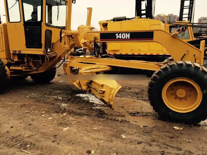 High Quality Second Hand Cat 140h Grader Used excellent Grader cat 140h 140k with good condition in Low Price on sale - Grader: picture 4 High Quality Second Hand Cat 140h Grader Used excellent Grader cat 140h 140k with good condition in Low Price on sale - Grader: picture 4