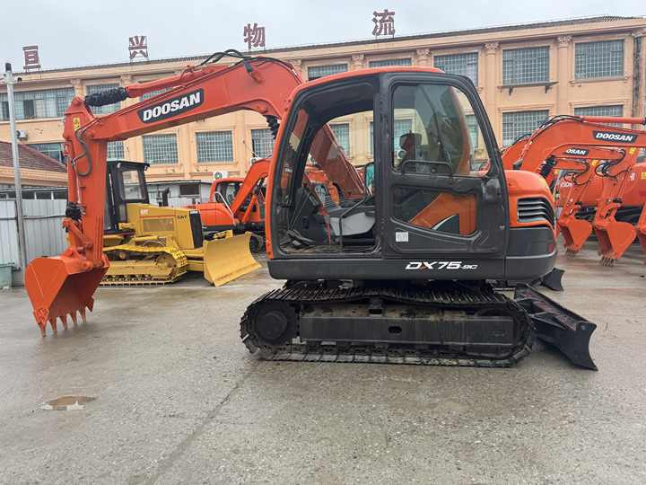 Crawler excavator Hot Sale Used Doosan DX75-9C Excavator Doosan 7.5 Ton Crawler Digger Original Equipment: picture 6