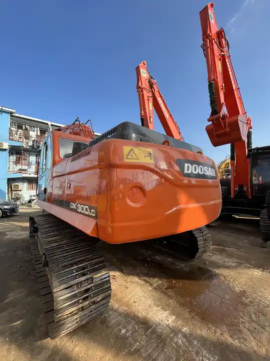 Low running hours Used Machinery Doosan300 dx300lc Hydraulic Crawler Backhoe Digger 30ton Used Excavator Doosan DX300LC - Crawler excavator: picture 5 Low running hours Used Machinery Doosan300 dx300lc Hydraulic Crawler Backhoe Digger 30ton Used Excavator Doosan DX300LC - Crawler excavator: picture 5