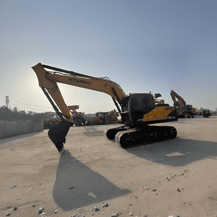 Original Used Korea  22ton Hyundai 220lc-9s Excavator for Sale in Good Condition and Low Working Time - Crawler excavator: picture 1 Original Used Korea  22ton Hyundai 220lc-9s Excavator for Sale in Good Condition and Low Working Time - Crawler excavator: picture 1