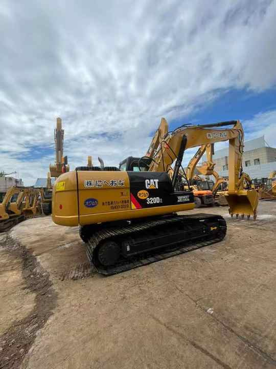 Used CAT 320 320B 320C Caterpillar Excavator with bucket Second hand - Excavator: picture 2 Used CAT 320 320B 320C Caterpillar Excavator with bucket Second hand - Excavator: picture 2