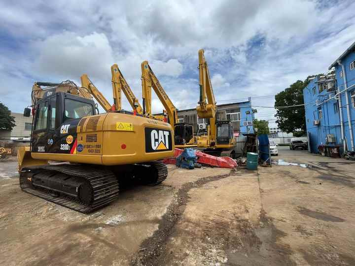 Used CAT 320 320B 320C Caterpillar Excavator with bucket Second hand - Excavator: picture 4 Used CAT 320 320B 320C Caterpillar Excavator with bucket Second hand - Excavator: picture 4