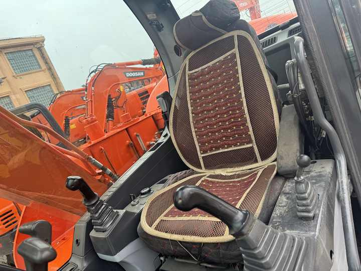 Used Excavator Doosan DX75-9C Second-hand Excavator Digger DX75-9C Compact Shovel Crawler Doosan 75 Excavator Doosan Dx75-9C - Crawler excavator: picture 5 Used Excavator Doosan DX75-9C Second-hand Excavator Digger DX75-9C Compact Shovel Crawler Doosan 75 Excavator Doosan Dx75-9C - Crawler excavator: picture 5